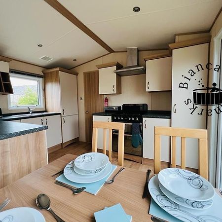 Bianca And Marks 8 Berth Caravan With Hot Tub Tattershall Exterior photo