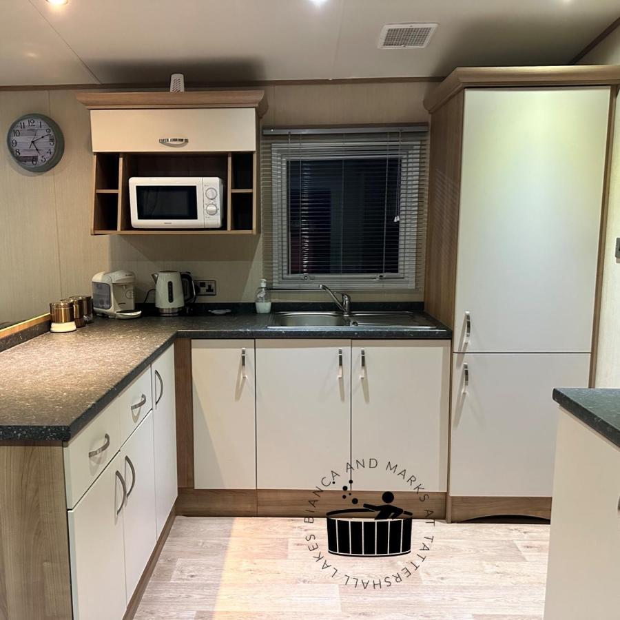 Bianca And Marks 8 Berth Caravan With Hot Tub Tattershall Exterior photo